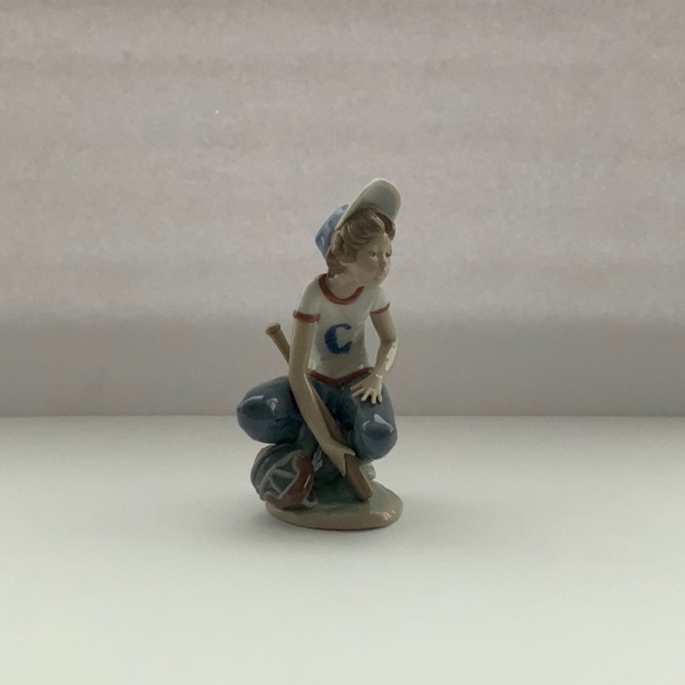 Lladro Figurine #5290 Baseball en Cuclillas
